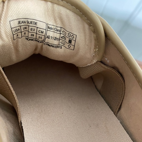 EUC Vionic Sneaker Wheat Sz 8 - Picture 8 of 8